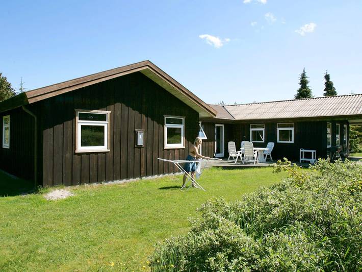 Ferienhaus für 12 Personen, mit Terrasse und Garten sowie Pool in Jammerbugt
