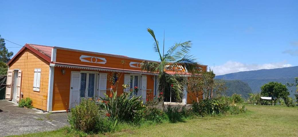 Appartement de vacances pour 2 personnes, avec sauna et vue ainsi que jardin et terrasse