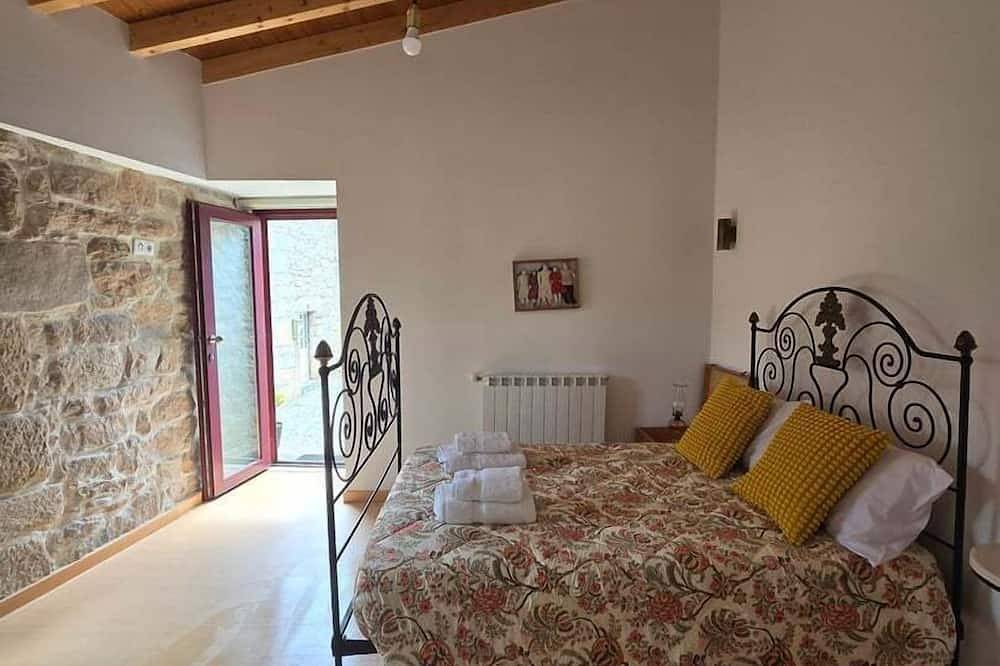Casa da Tia Outra near Praça do Rossio in São João da Pesqueira, Douro-Tal