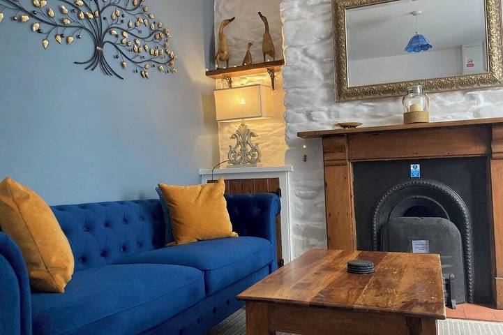 Fisherman's Cottage - Harbour Close, Pub Closer, Sea Views if You Look Hard in Brixham, Torbay