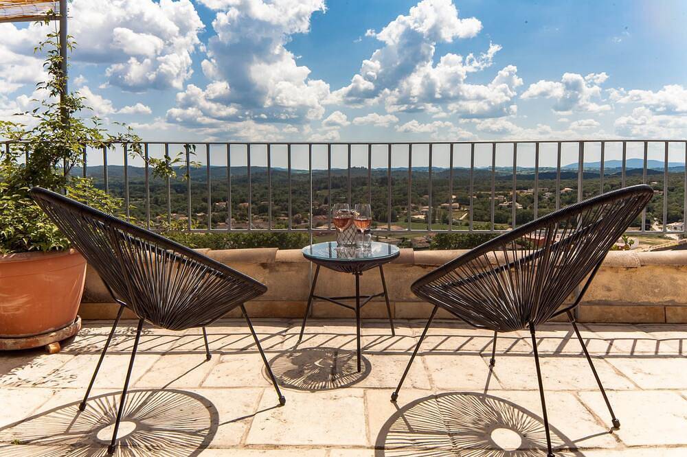 Entire apartment, L'Ostal Bestòrt, Duplex with stunning view, Duplex in Vézénobres, Alès region