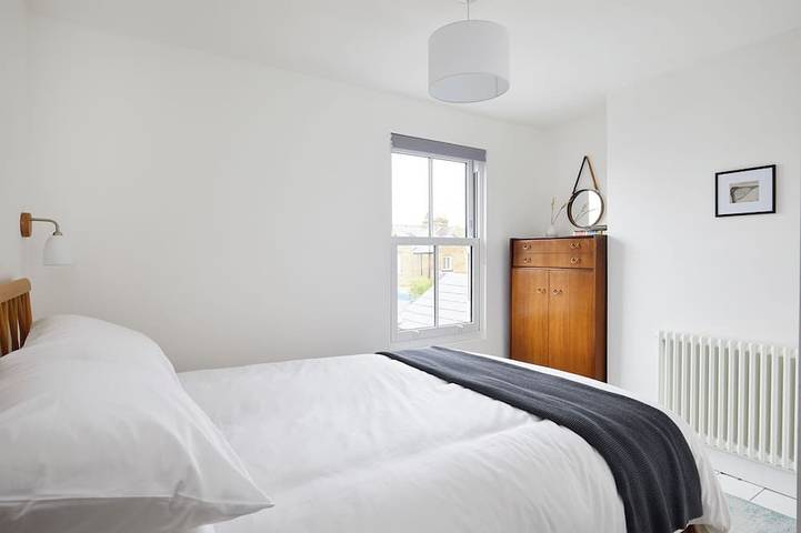Beautiful 4 bedroom cottage near the beach in Whitstable in Whitstable, Kent