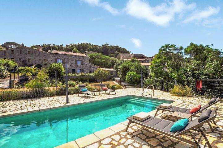 Location de vacances pour 2 personnes, avec piscine et terrasse à Taulis