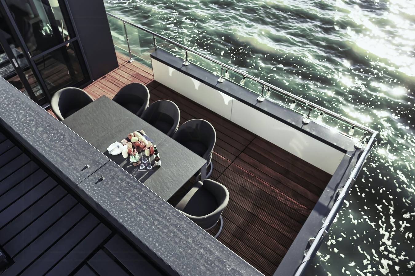 Großes Hausboot mit Dachterrasse an der Ostsee in Ribnitz, Ribnitz-Damgarten