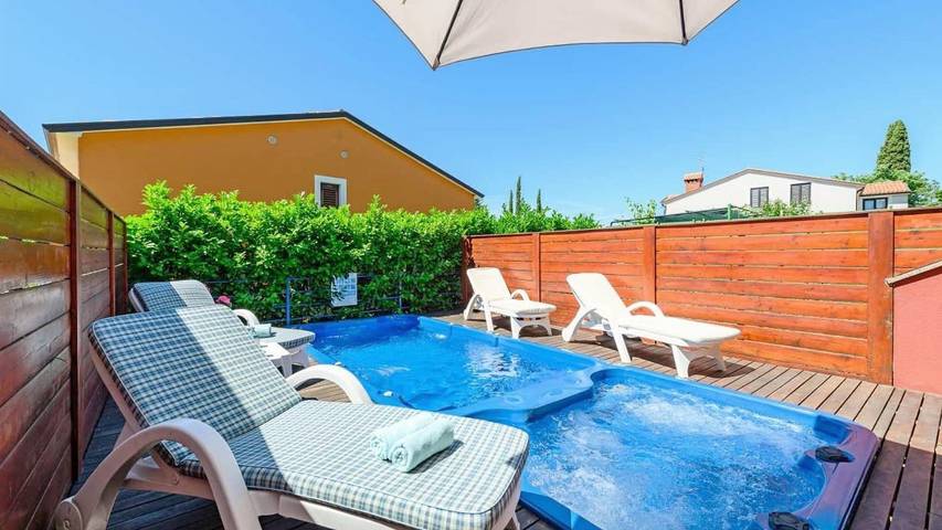 Smještaj za odmor za 6 osoba, s Balkon i Hidromasažna kada, kao i Terasa u Valica