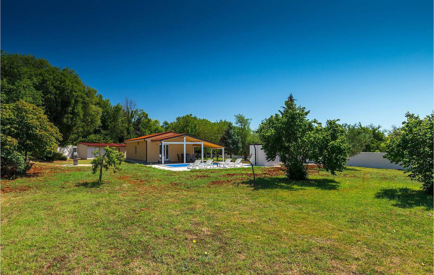 Modernes Apartment mit 2 Schlafzimmern, Pool, in Küstennähe und in der Nähe des Flughafens Pula in Valtura, Südküste Istrien
