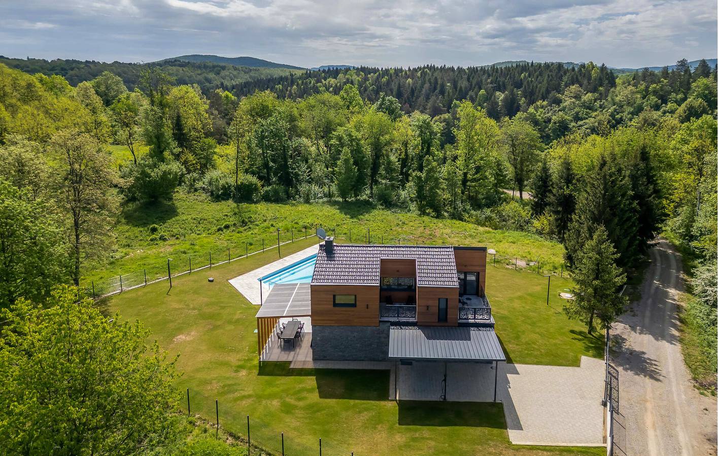 Entspannendes Apartment mit 2 Schlafzimmern und Pool in der Nähe des Stadtzentrums von Slunj in Slunj, Karlovac und Umgebung