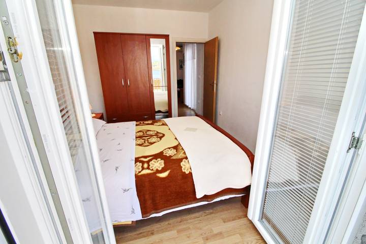 Ganze Wohnung, Apartments Nodilo - One Bedroom Apartment with Balcony and Sea View (Apt 1) in Mljet