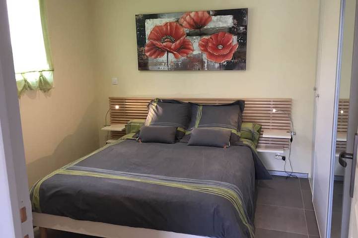 Location de vacances pour 4 personnes, avec piscine, animaux acceptés à La Gaude - 3