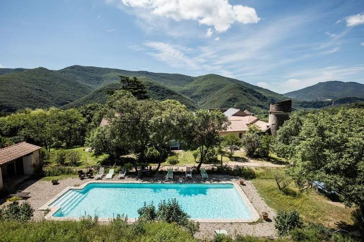 Appart’hôtel pour 37 personnes, avec jardin ainsi que piscine et vue, adapté aux familles