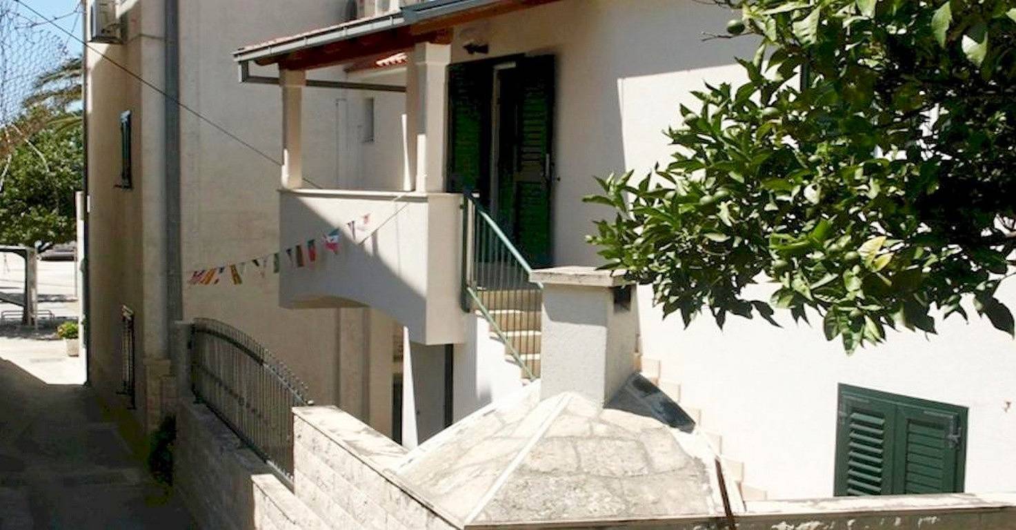 Apartamento entero, Apartment with balcony in Podgora, Rivera de Makarska