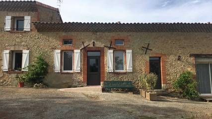 Gîte pour 6 personnes, avec jardin et piscine à Caignac