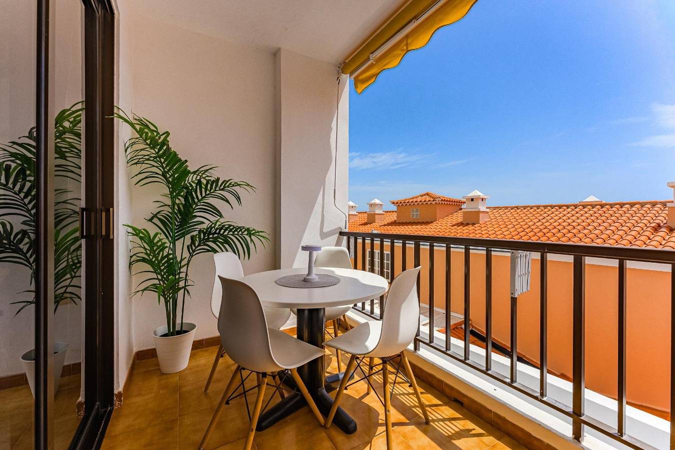 Apartamento entero, Apartamento Vacacional 'Drilasol 1 Habitación' con Piscina Compartida, Balcón y Wi-Fi in La Arena, Santiago del Teide