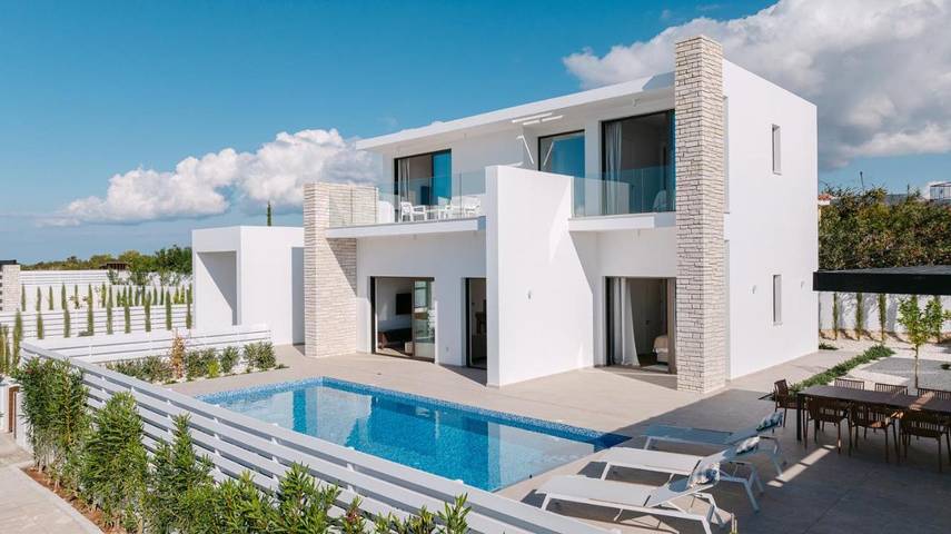 Casa de vacaciones para 6 personas, con balcón además de piscina y vistas en Peyia