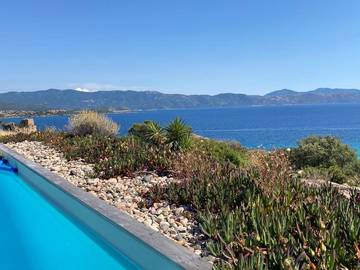Villa pour 10 personnes, avec piscine ainsi que vue et jardin, animaux acceptés dans Sagone
