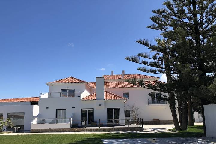 Vakantiehuis voor 30 personen, with whirlpool and zwembad as well as tuin in Peniche