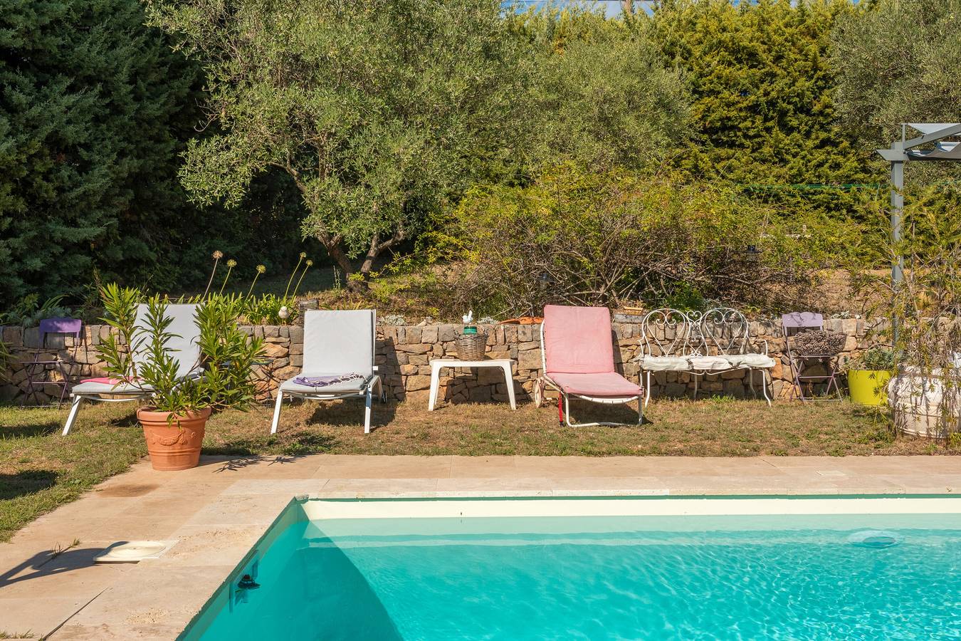 Ganze Wohnung, Appartement 'Les Tarentes' mit Bergblick, Gemeinschaftspool und Wlan in Cotignac, Brignoles Region