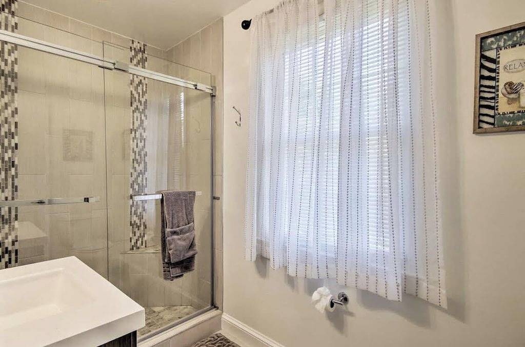 Neu! Stattliches Potomac-Haus mit Pool, Teich und Pavillon! in Travilah, Maryland