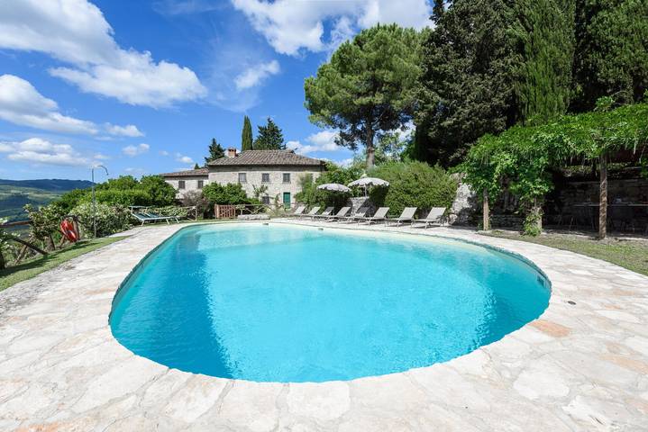 Location de vacances pour 12 personnes, avec jardin et terrasse à Radda in Chianti