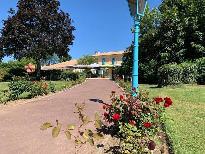 Hôtel pour 2 personnes, avec piscine ainsi que jardin et jacuzzi à Sainte-Terre - 3