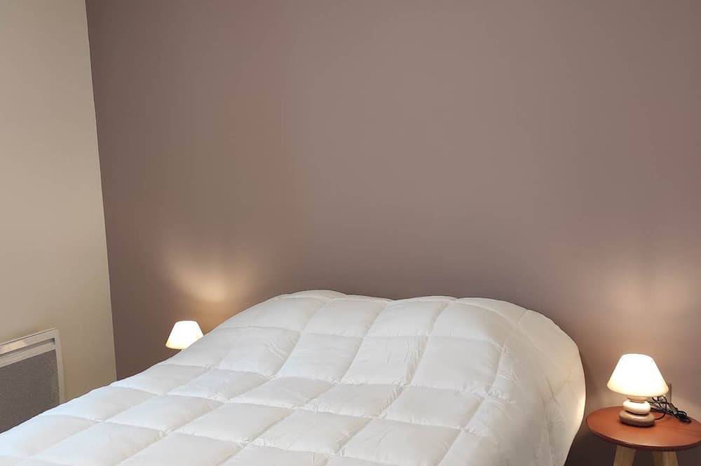 Spacious Countryside Retreat with Game Room and Accessible Facilities in Loye-sur-Arnon, Saint-Amand-Montrond