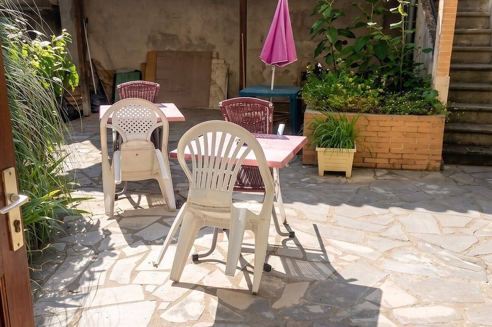 Entire apartment, Homerez - Studio in Néris-les-Bains in Néris-les-Bains, Montluçon region