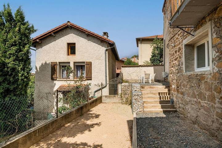 Gîte pour 4 personnes, avec jardin et terrasse à Saint-Just-Saint-Rambert - 2