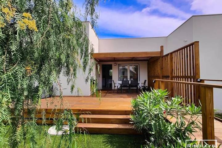 Location de vacances pour 6 personnes, avec piscine et jardin dans Plage de la Farinette