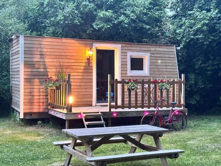 Maison de campagne pour 2 personnes, avec terrasse ainsi que jardin et vue, animaux acceptés à Aire-sur-la-Lys