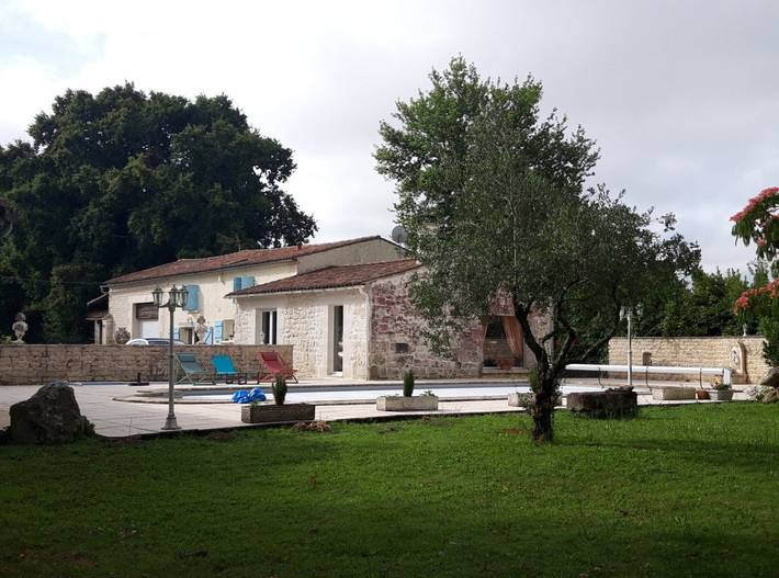 Chambre d’hôte pour 2 personnes, avec piscine et jardin, animaux acceptés