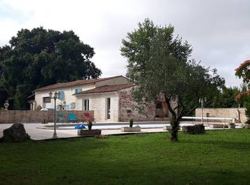 Chambre d’hôte pour 2 personnes, avec jardin et piscine, animaux acceptés en Charente-Maritime