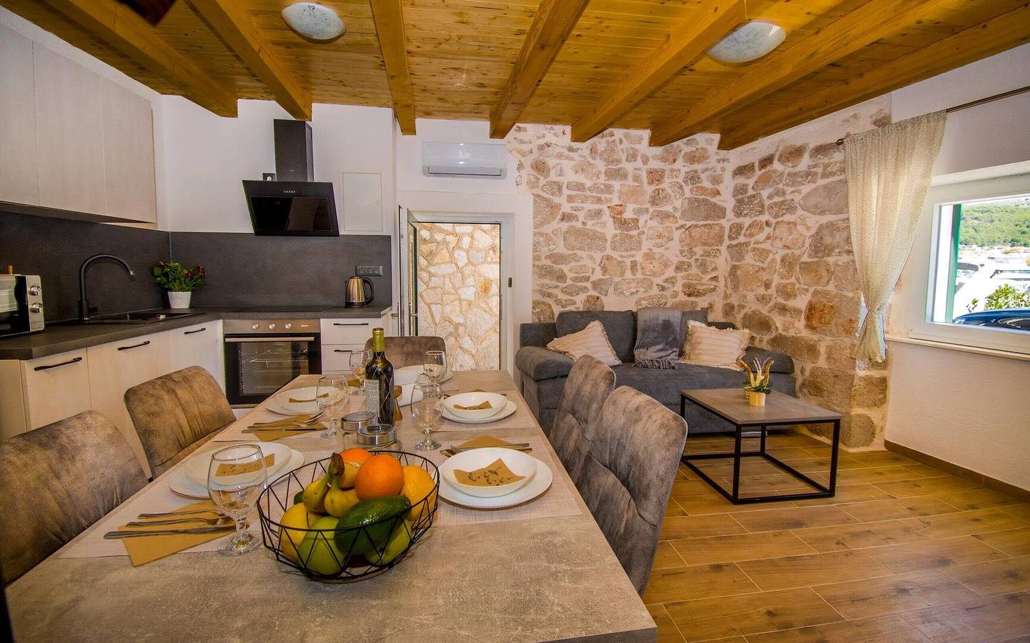 House Olivera in Tribunj, Šibenik-Knin