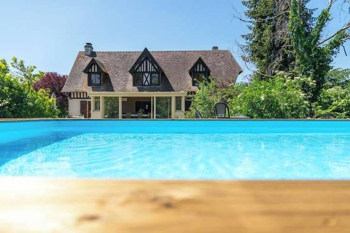 Location de vacances pour 10 personnes, avec Jacuzzi ainsi que Terrasse et Jardin à Garennes-sur-Eure