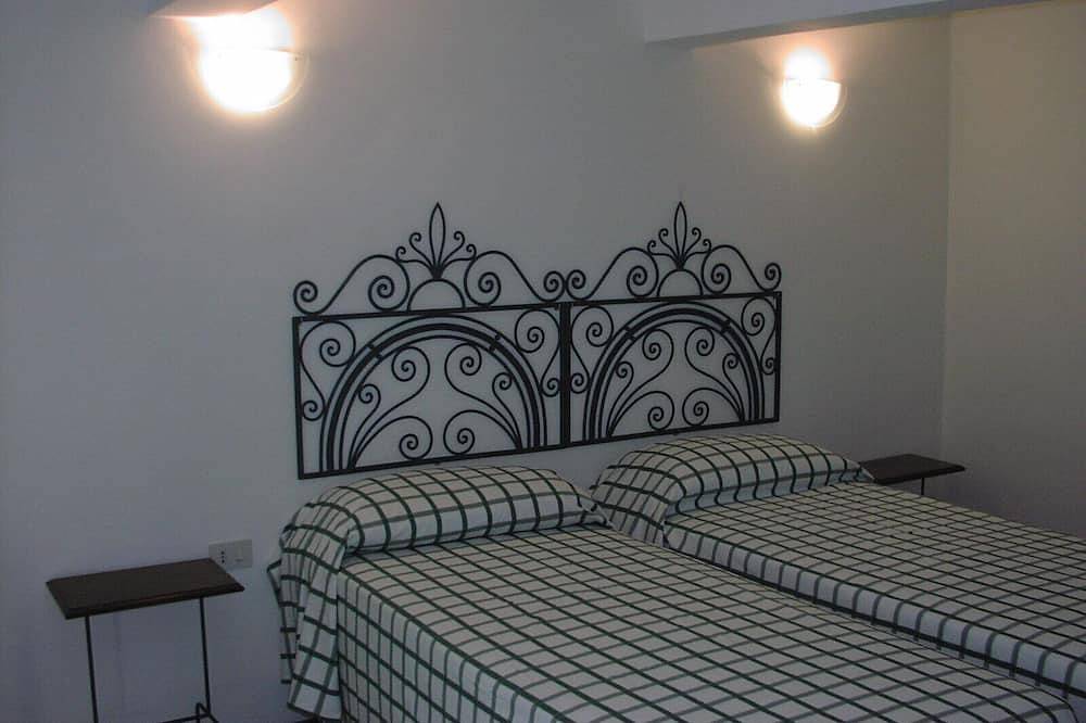 Elegante villa en estilo liberty con hermoso jardín en Tropea ctr beach close in Tropea, Provincia de Vibo Valentia