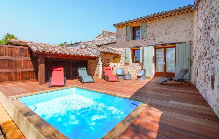 Location de vacances pour 6 personnes, avec piscine ainsi que terrasse et jardin à Malataverne - 3