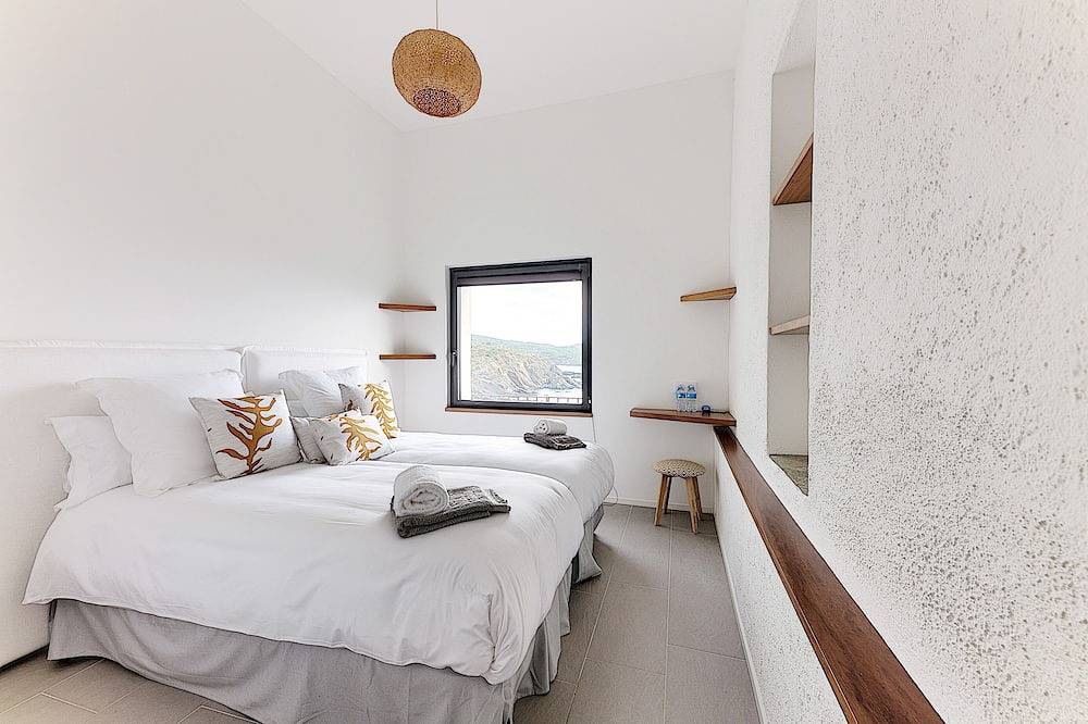A unique seafront villa with infinity pool in Cadaques, Spain in Platja de Sant Antoni (Cadaques), Cadaqués