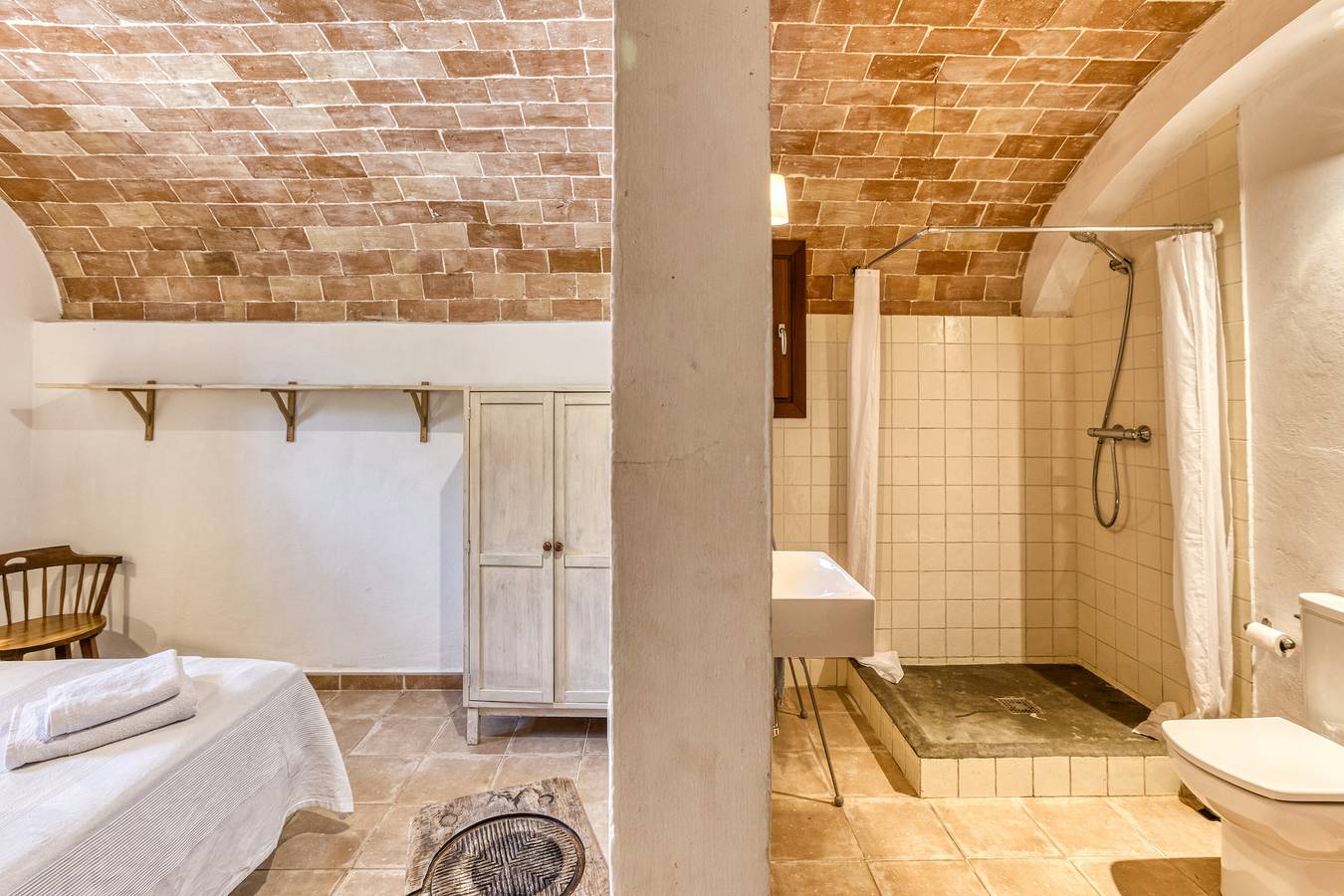 Zimmer 'Tarongina' mit Gemeinschaftspool, gemeinsamer Terrasse und Wlan in Borrassà, Oberampurien