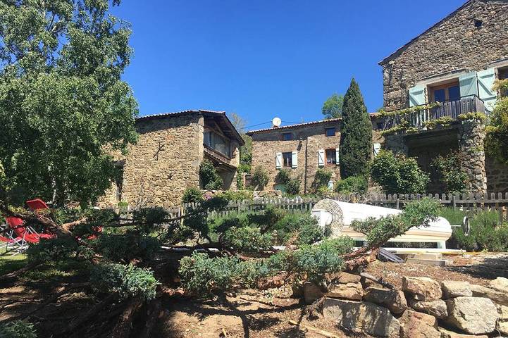 Gîte pour 6 personnes, avec piscine ainsi que jardin et terrasse à Saint-Alban-d'Ay
