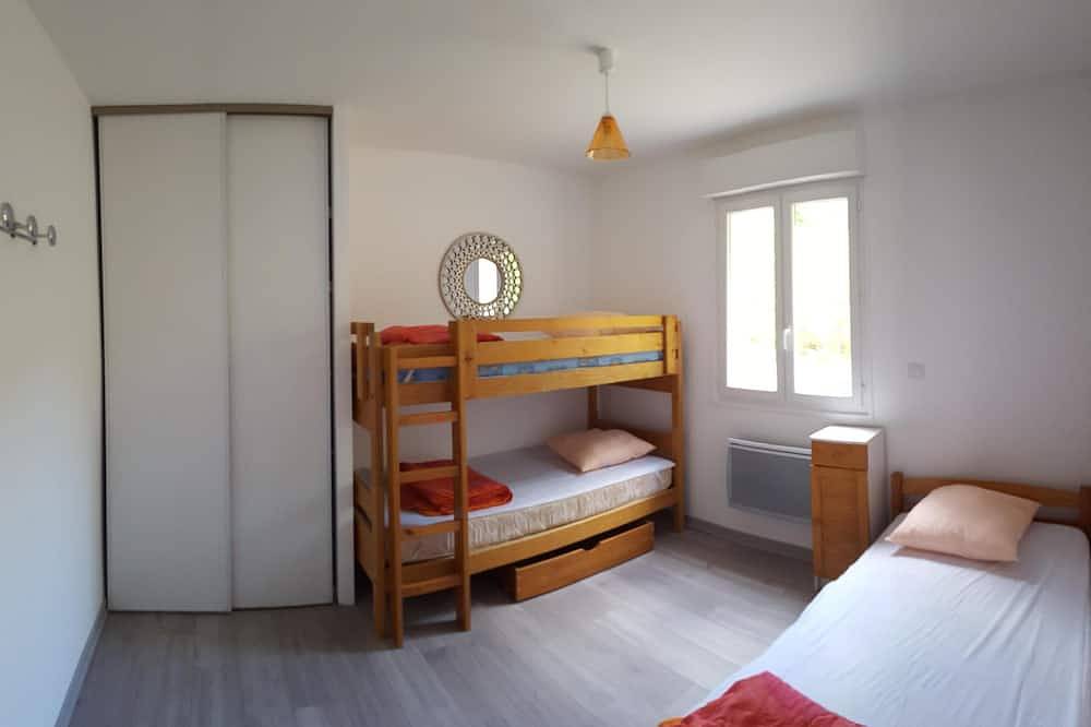 Joli gîte 5 pers à 5 mn des Gorges de l'Ardèche avec piscine dans quartier calme in Sampzon, Ardèche