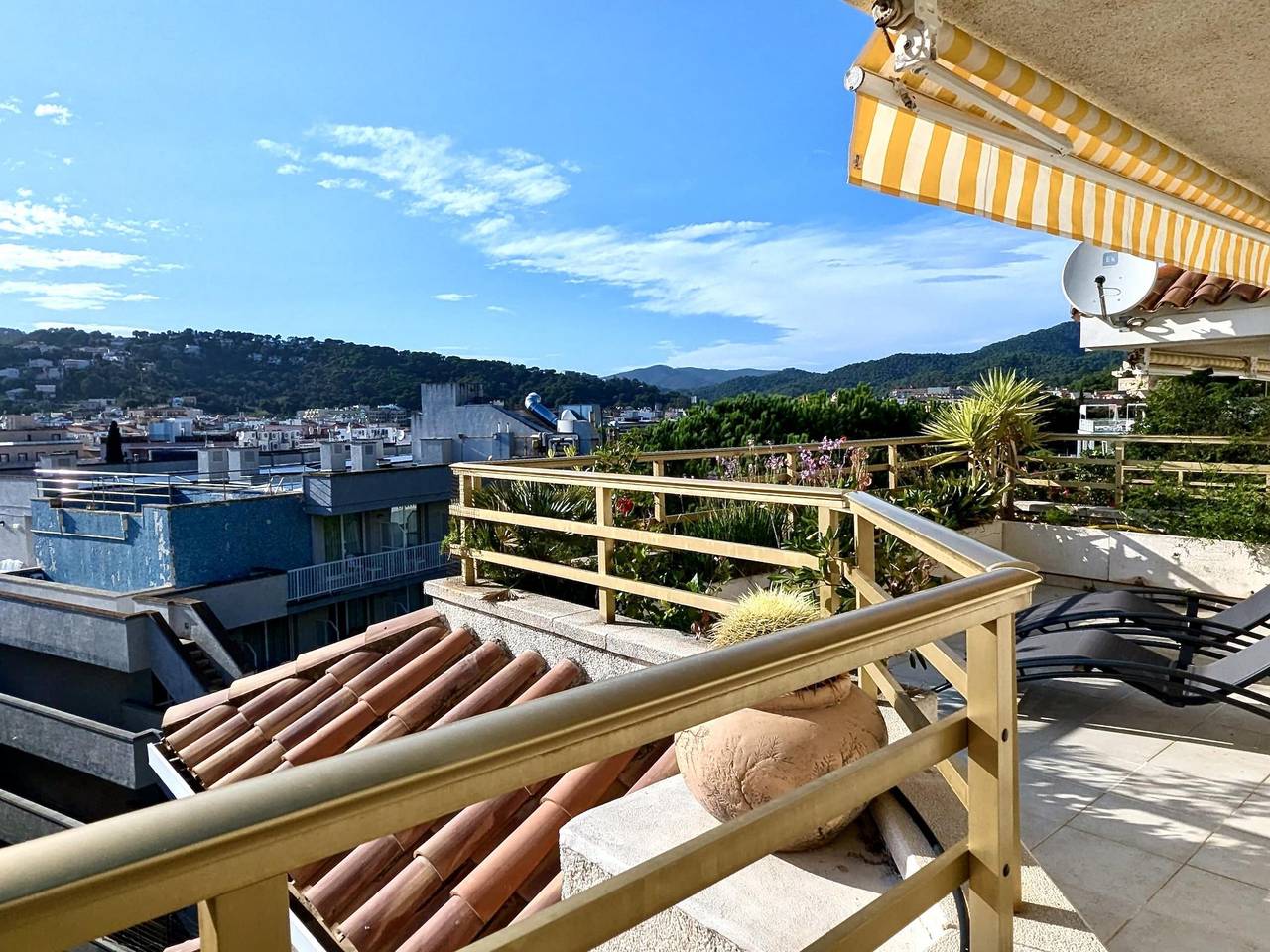 Entire holiday apartment, Pet-Friendly Apartment in Tossa de Mar: Your Furry Friend is Welc in Mar Menuda, Tossa de Mar