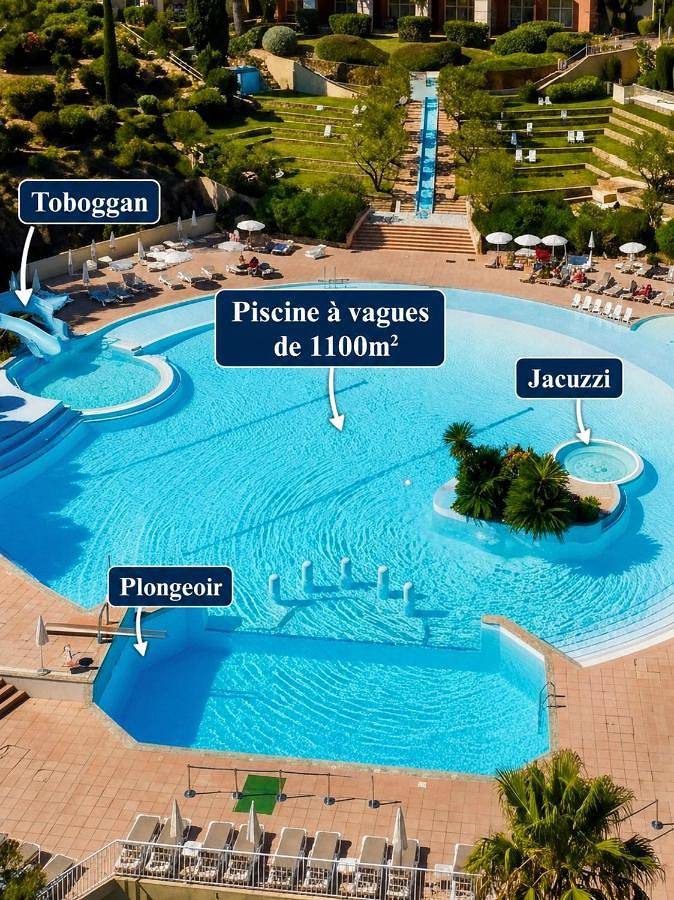 Gîte pour 4 personnes, avec jardin et vue ainsi que bassin pour enfant et piscine, animaux acceptés dans Golf De Cap Esterel