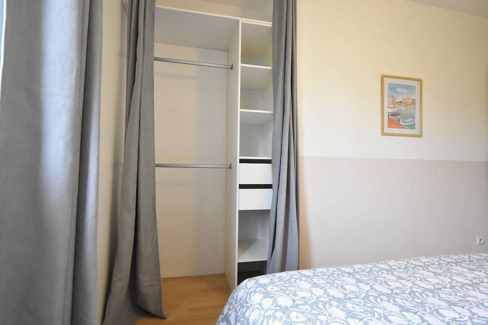 Air-conditioned Villa Les Oliviers with private pool & office in Saint-Paul-en-Forêt in Saint-Paul-en-Forêt, Mediterranean Coast (France)