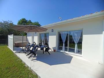 Gîte pour 7 personnes, avec terrasse ainsi que jacuzzi et jardin à Josse