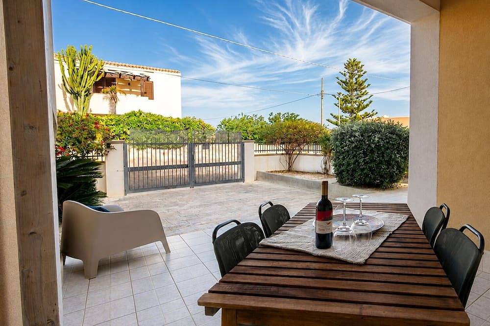 Mediterranea - Seaside Sicily Home with Veranda in Marina di Modica, Modica