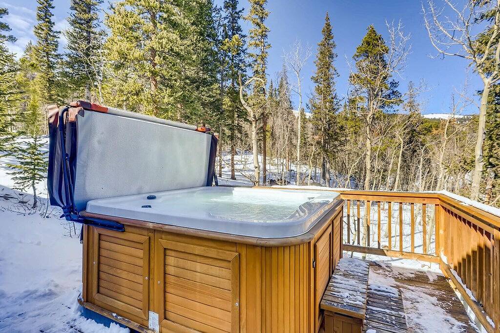 Mountain Cabin in a Perfect Setting w/ Hot Tub, Spacious Deck, Fireplace - Pura Vida in Park County