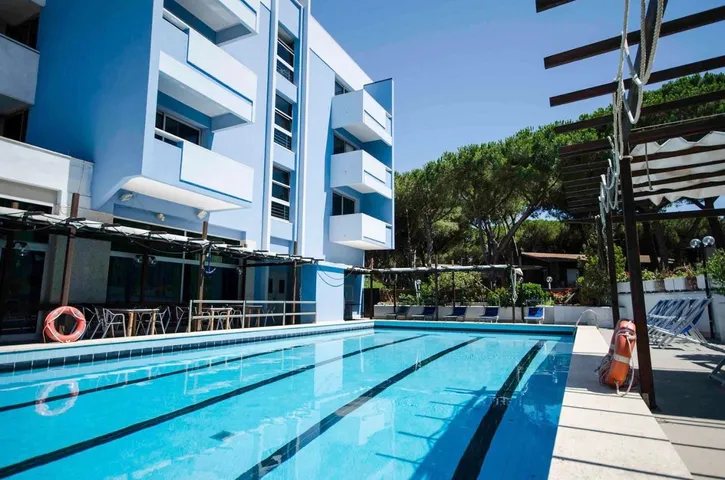 Hotel para 2 personas, con jardín y piscina - 1