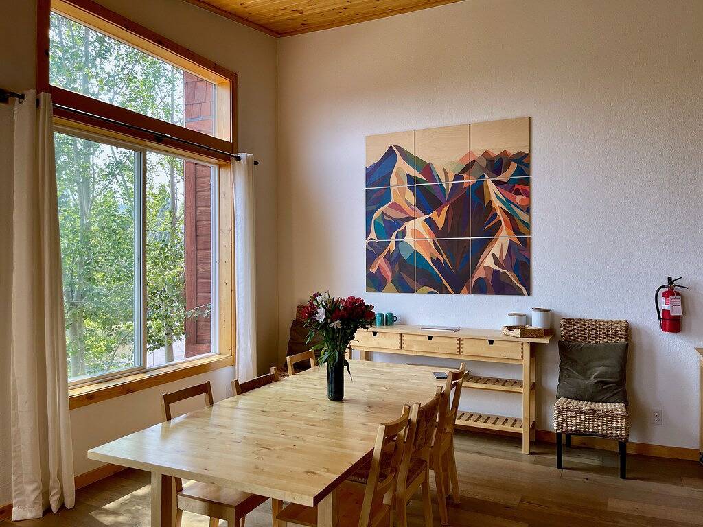 Ganze Wohnung, Neu!! Familienfreundlich, herrliche Aussicht und Schritte zum Tahoe Donner Ski Hill in Truckee, Donner Lake