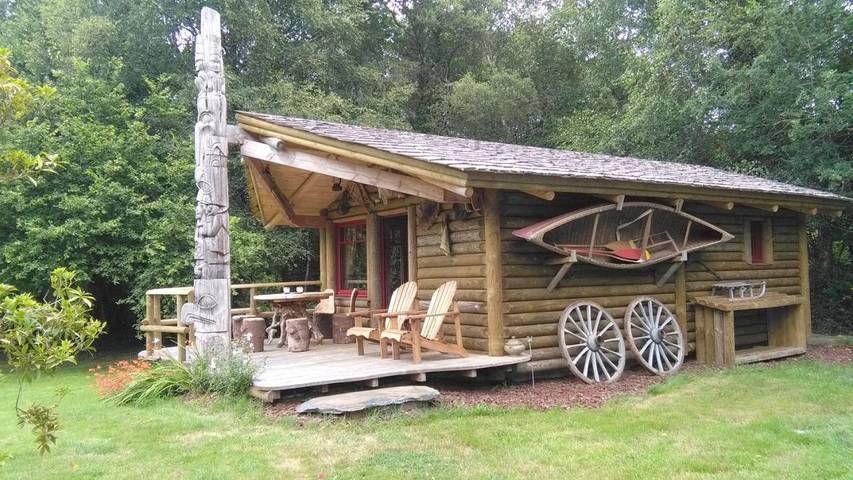 Location de vacances pour 3 personnes, avec Terrasse et Jardin ainsi que Vue sur le lac et Vue à Guiscriff