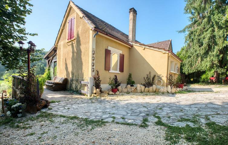 Location de vacances pour 8 personnes, avec jardin et terrasse à Les Eyzies-de-Tayac-Sireuil - 4