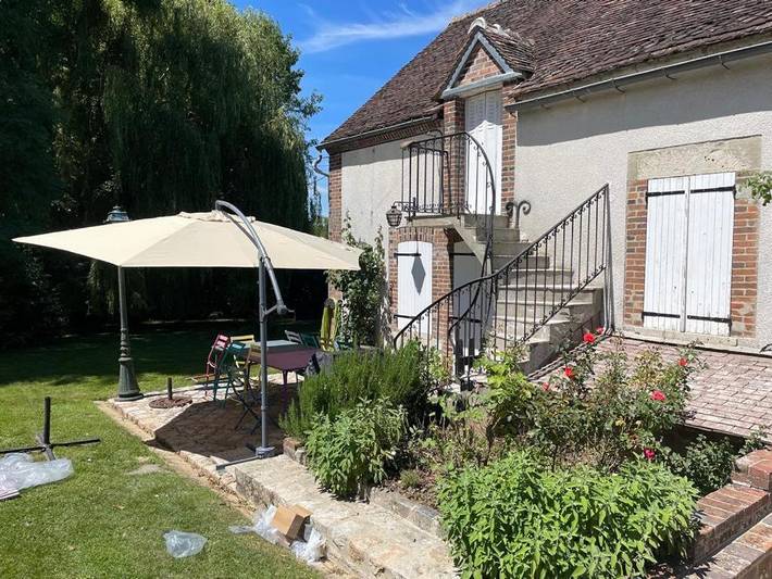 Location de vacances pour 12 personnes, avec Terrasse et Jardin ainsi que Piscine et Vue à Saint-Hilaire-les-Andrésis